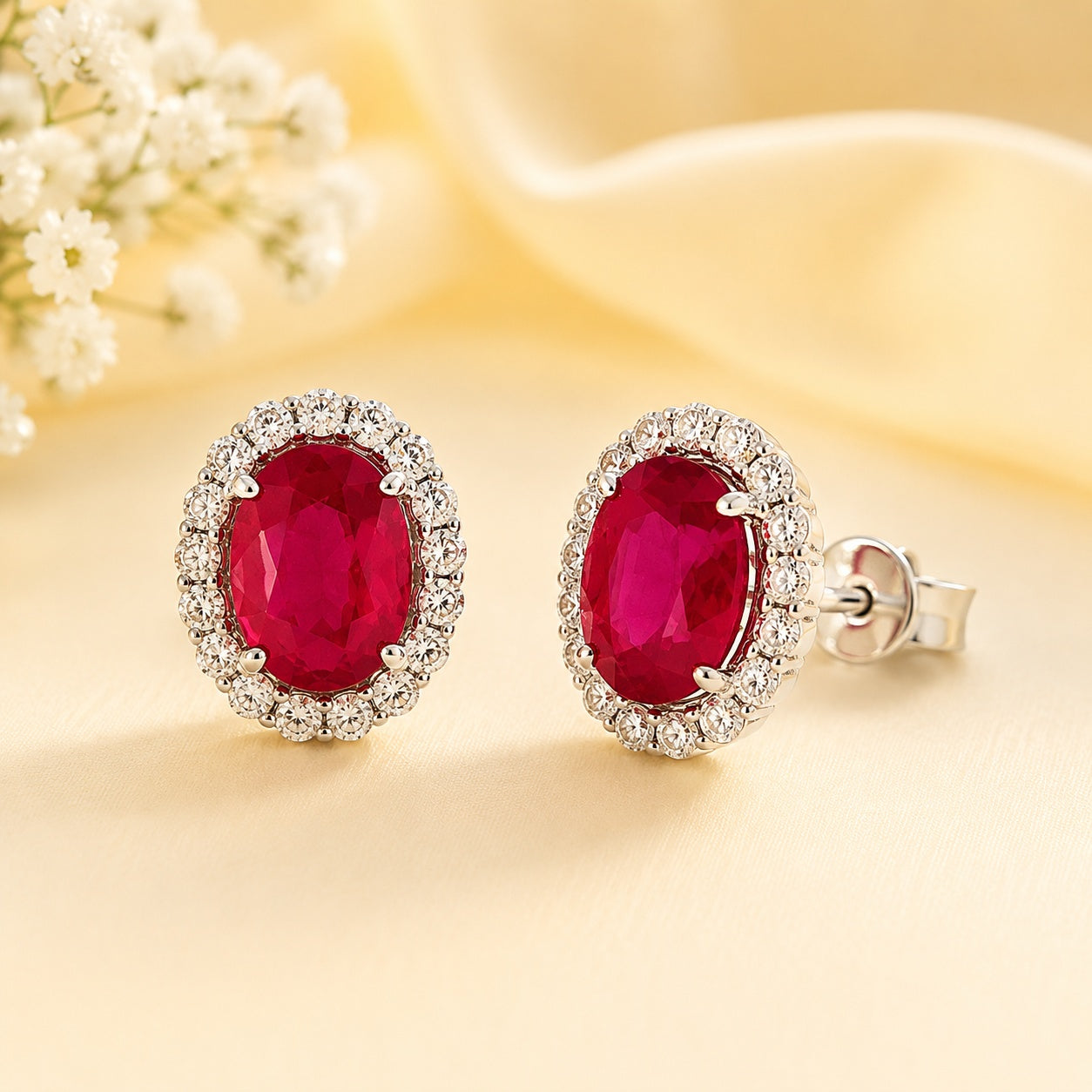 Серьги из серебра 925 с рубином и муассанитами, закрепка «ореол»